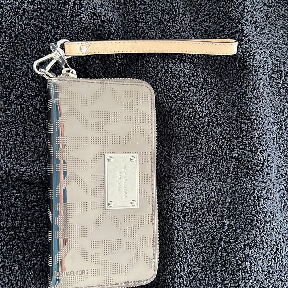 Micheal KORS wristlet